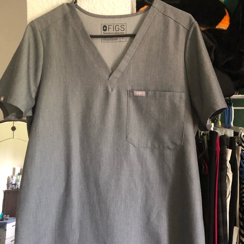 Size large women’s, Figs Top